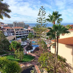 Lovely Views, Heated Pool, Great Location Apartamento